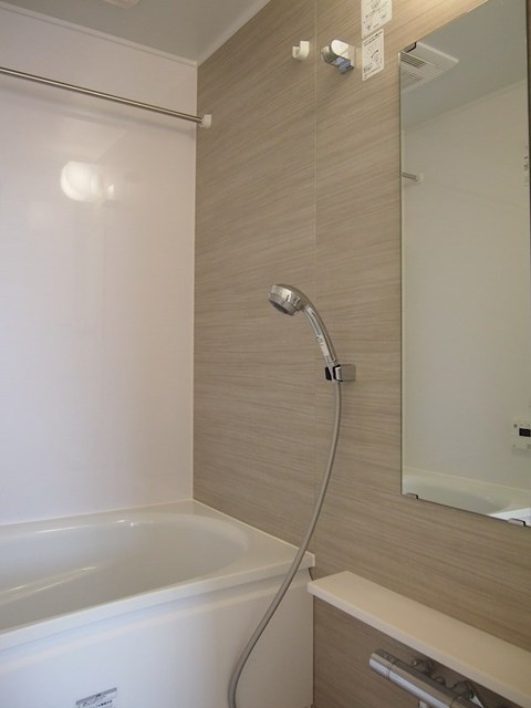 バス・シャワールーム　清潔感のあるバスルーム