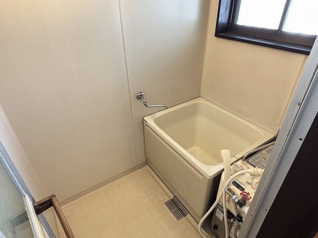 バス・シャワールーム　追い焚き機能付き（バランス釜）