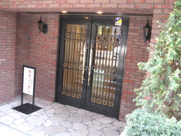 エントランス　ご内見予約受付中、お気軽にお問い合わせください。