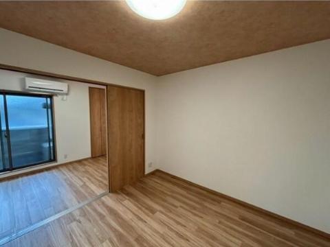 居室・リビング　室内