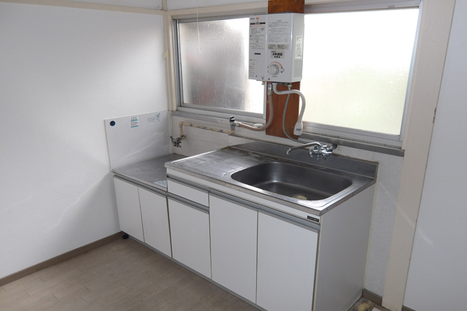 キッチン　採光のある明るいキッチン