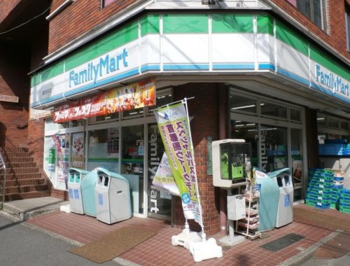 コンビニ　ファミリーマート 鷺宮駅前店（コンビニ）まで675m