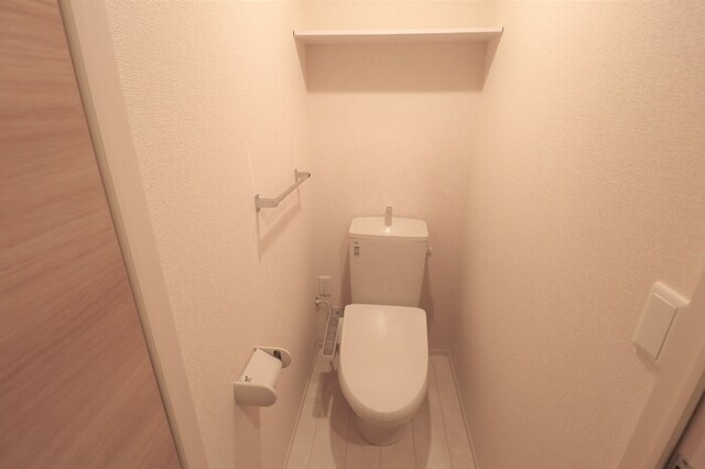 トイレ　温水洗浄暖房便座