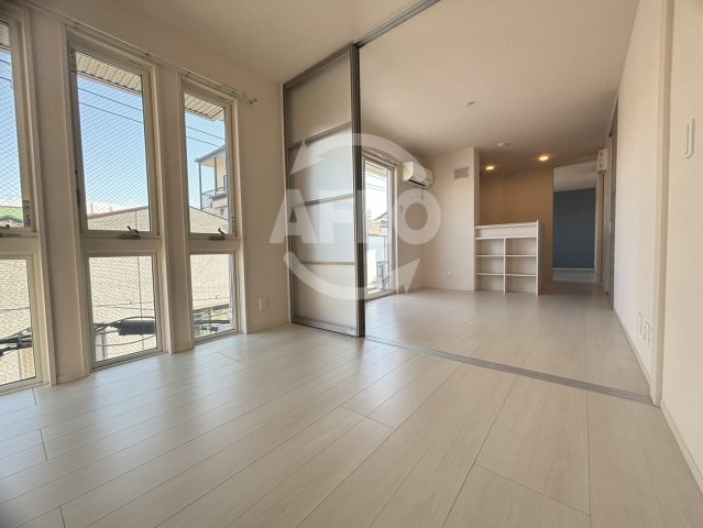 居室・リビング　RED SUN　居間・リビング