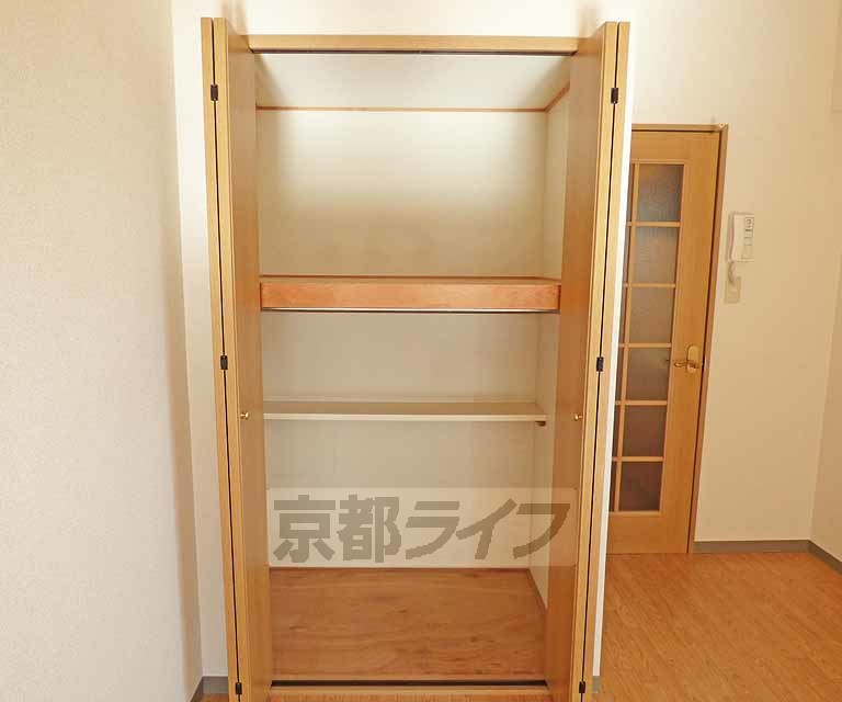 収納　広々とした収納です。