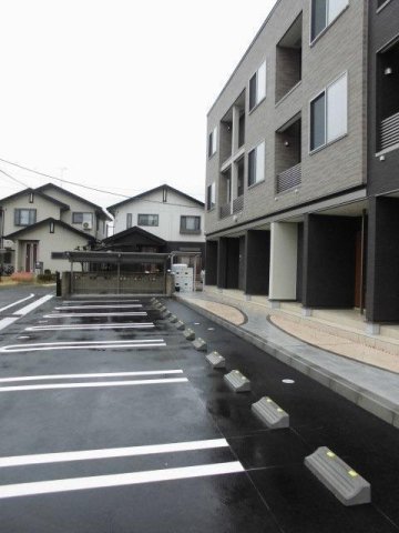 駐車場　駐車場に車を止められます