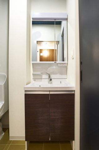 洗面設備　スペースが確保できる洗面所です