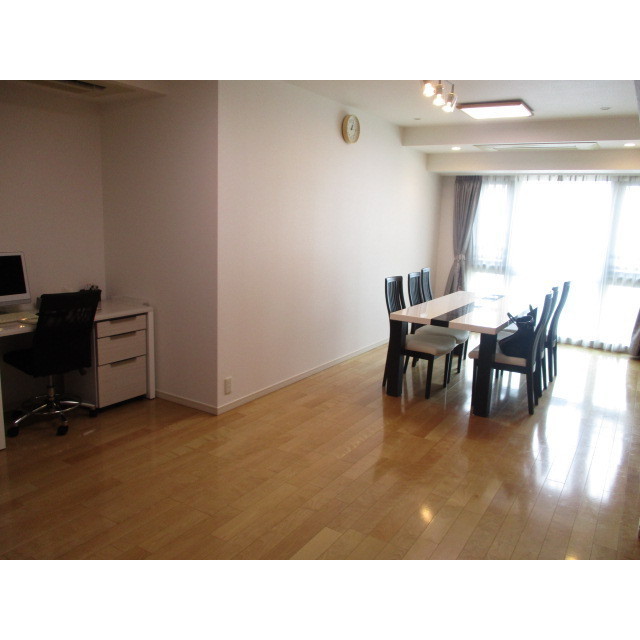 居室・リビング　居室　家具は撤去します