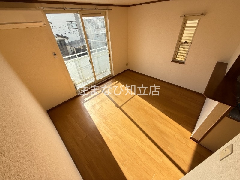 居室・リビング　同型別部屋写真