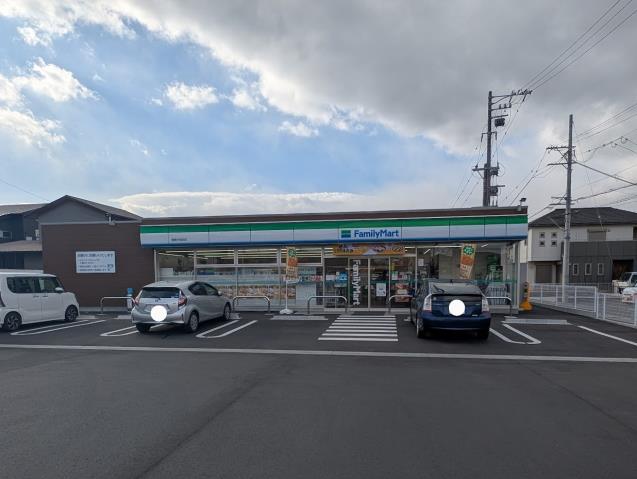 コンビニ　ファミリーマート（コンビニ）まで92m