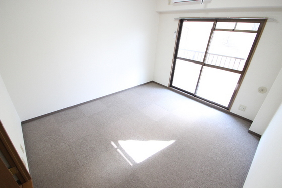 居室・リビング　※別号室の写真です