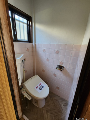 トイレ　ウォシュレット付き