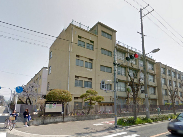 中学校　大阪市立加美中学校（中学校）まで902m