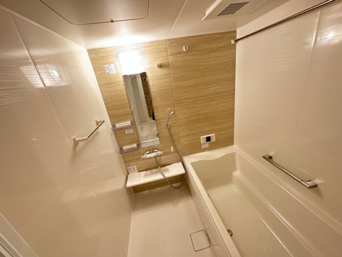 バス・シャワールーム　浴室乾燥・追い炊き機能付きで便利♪