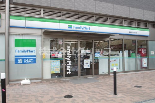 コンビニ　ファミリーマート 東神奈川東口店（コンビニ）まで371m