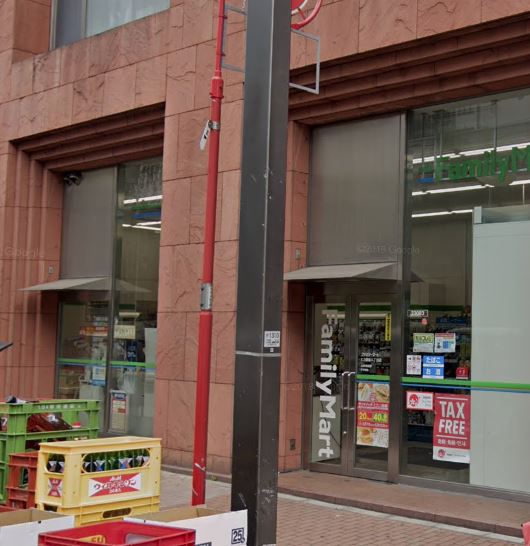 コンビニ　ファミリーマート 銀座八丁目店（コンビニ）まで60m