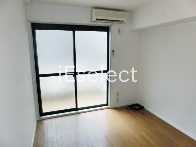 居室・リビング　明るいリビング。エアコン付です！