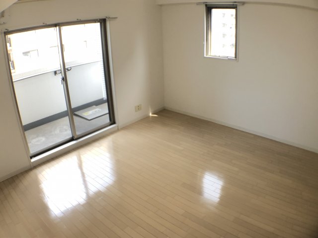 居室・リビング　2面採光のお部屋です♪