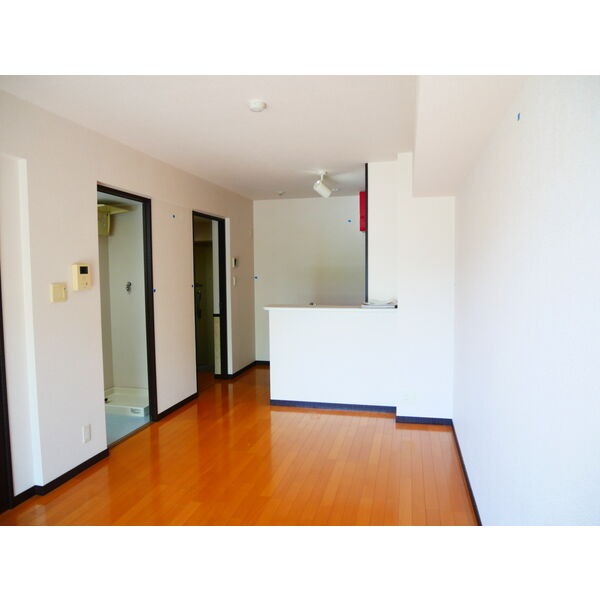 居室・リビング　広々リビングでゆっくりお過ごしください