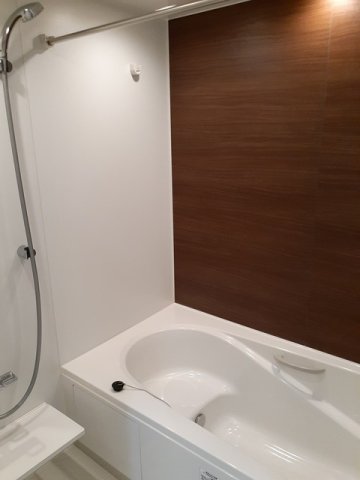 バス・シャワールーム　追い焚き・浴室乾燥機付きのお風呂です♪