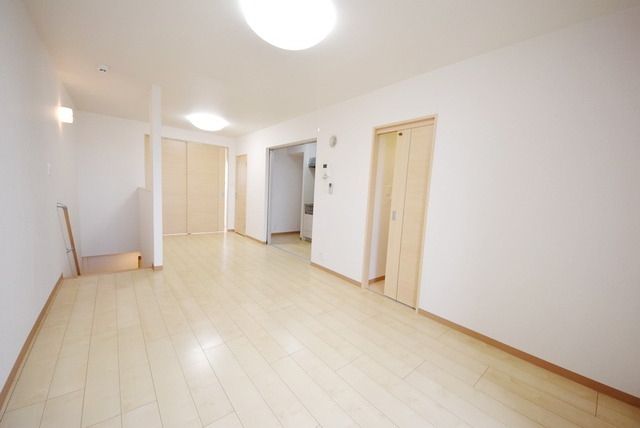 居室・リビング　★10.6帖のリビングです♪更新料なし★