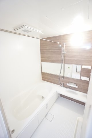 バス・シャワールーム　※同物件、同タイプ、間取り反転のお部屋です