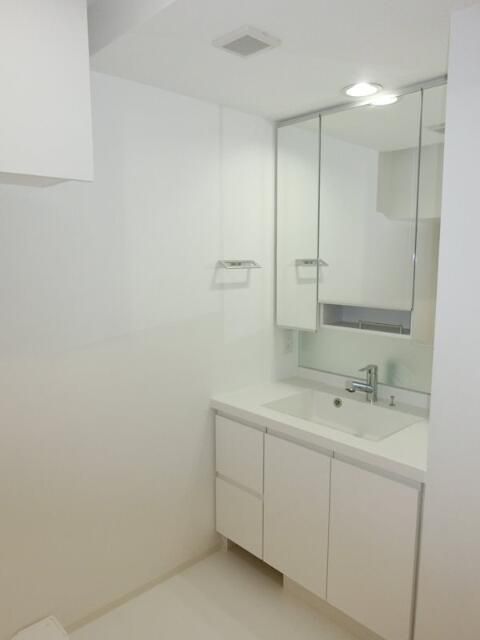 洗面設備　スペースが確保できる洗面所です