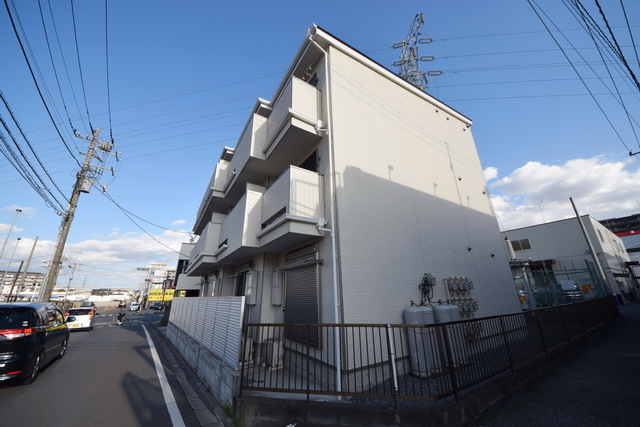 建物外観　～青い空、白い雲っ～