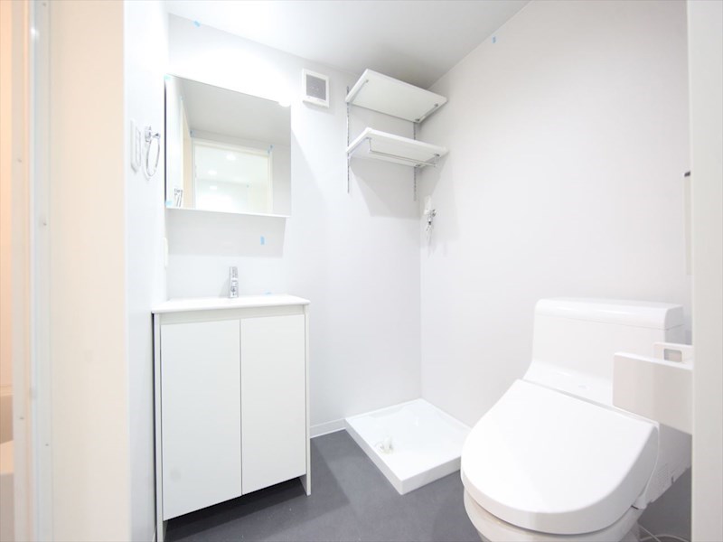 洗面設備　脱衣所　独立洗面台（シャンプードレッサー付）収納スペース有