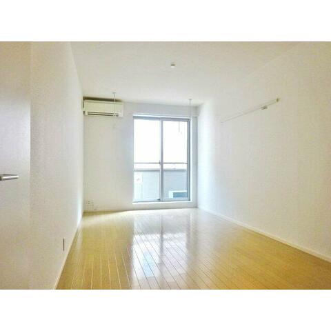 居室・リビング　白基調のリビング♪