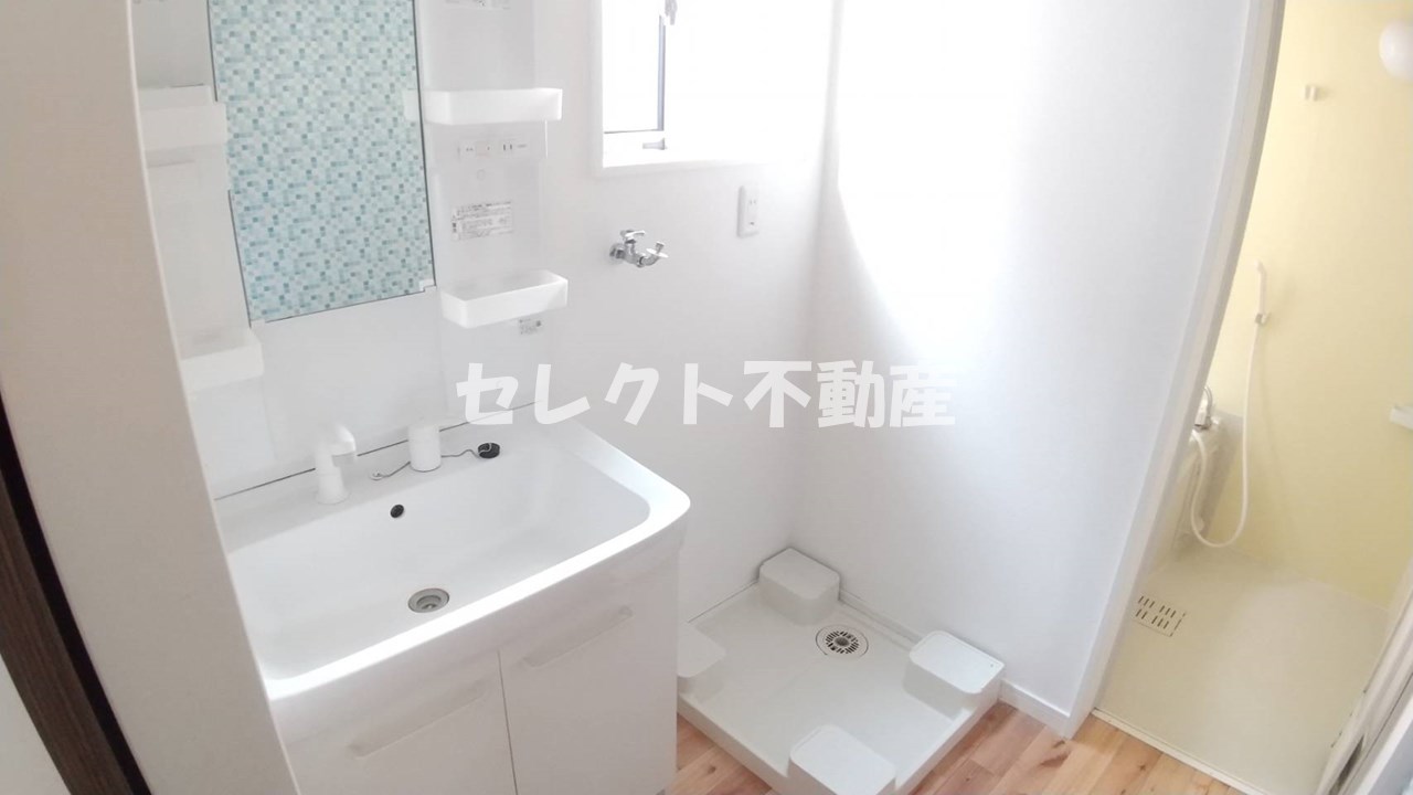 洗面設備　インフィールド駅前通り　ヘアーセットに便利なシャワー付き洗面