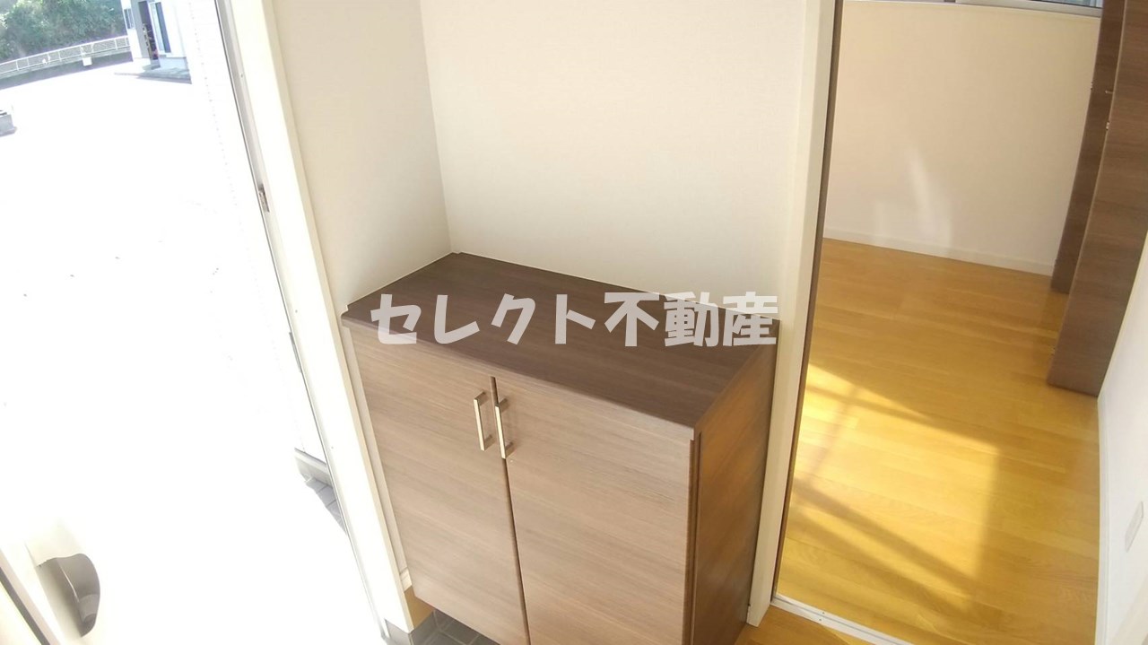 玄関　インフィールド駅前通り