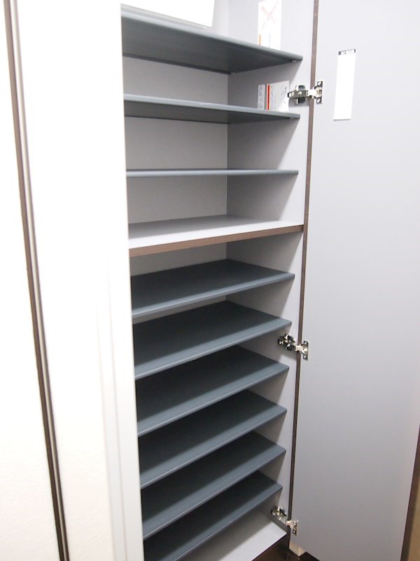 その他　下足入