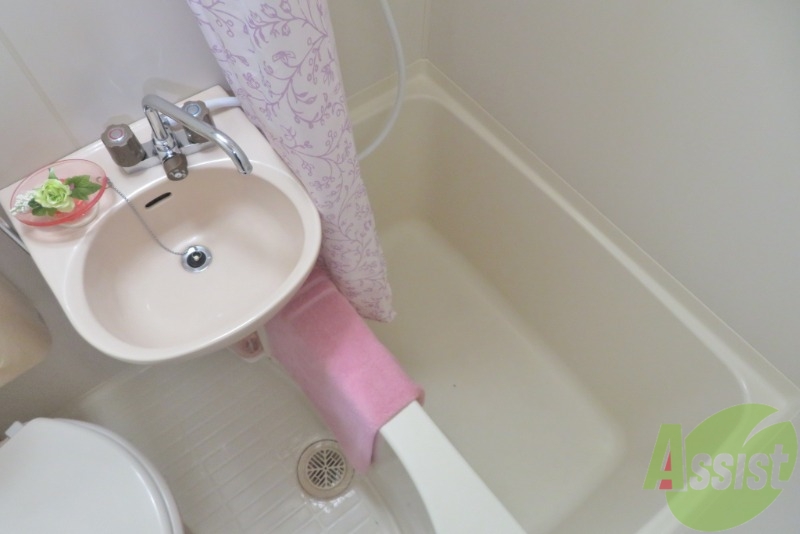 バス・シャワールーム　清潔感のある浴室ですね。機能性も使い勝手も良さそうです。