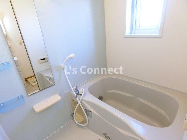 バス・シャワールーム　追焚き、浴室乾燥付きのお風呂。