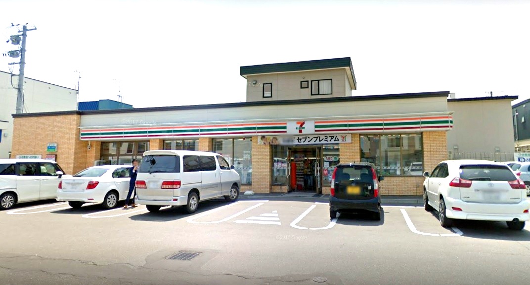 コンビニ　セブンイレブン札幌北郷3条4丁目店（コンビニ）まで136m