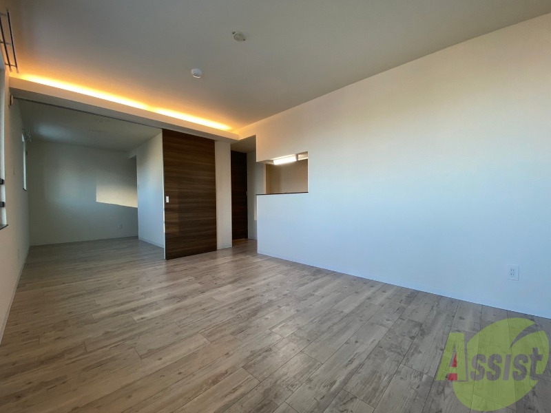 居室・リビング　広くてきれいなリビングです！快適に過ごせそうですね。