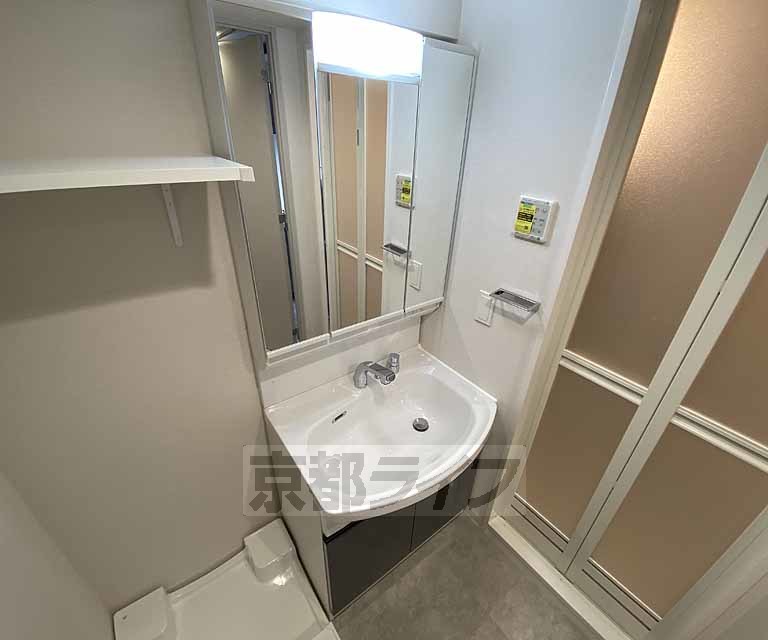 洗面設備　コンパクトな洗面所です。