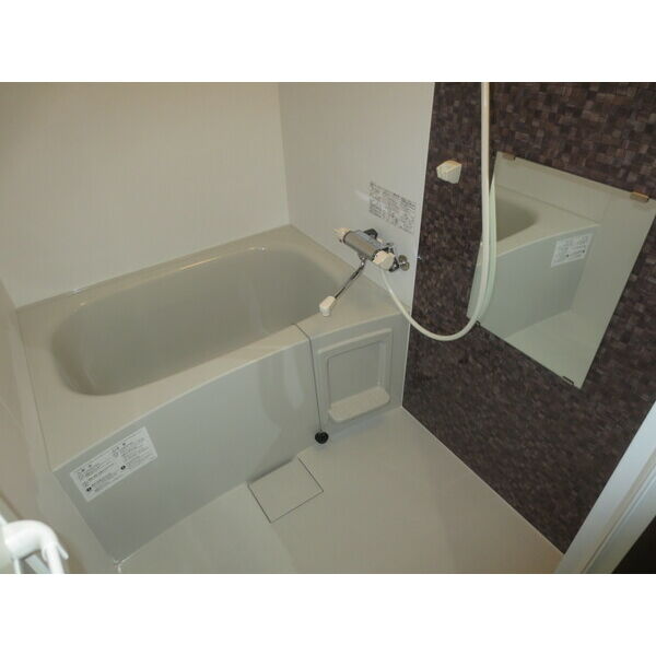 バス・シャワールーム　アクセントパネルがおしゃれなバスルーム♪