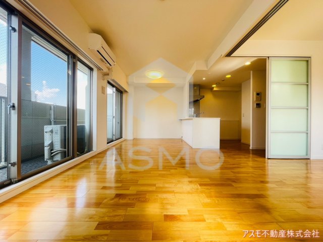 居室・リビング　同マンション別部屋参考写真