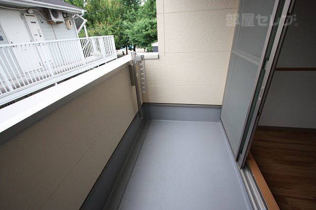 収納　日当たりの良いベランダ