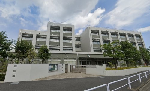 中学校　世田谷区立世田谷中学校（中学校）まで640m