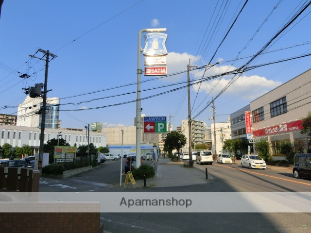 コンビニ　ローソン吹田江の木町店（コンビニ）まで767m