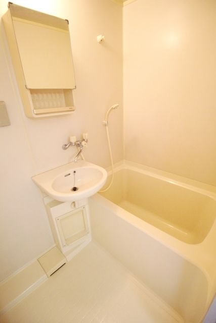 バス・シャワールーム　※別部屋参考写真です