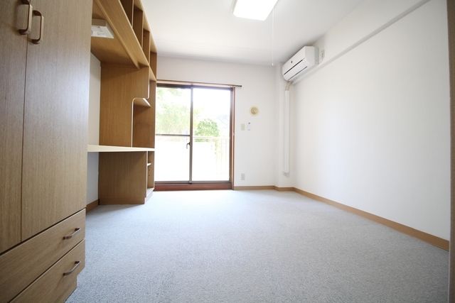 居室・リビング　※別部屋参考写真です