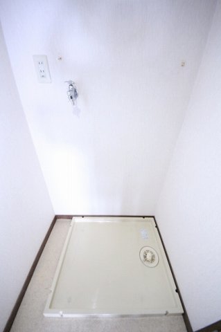 洗面設備　室内洗濯機置場です