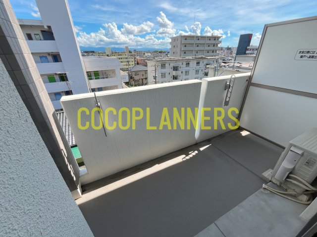 バルコニー　※別号室の写真です。現況優先となります。