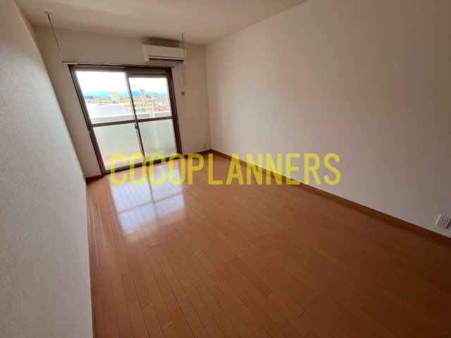 居室・リビング　※別号室の写真です。現況優先となります。