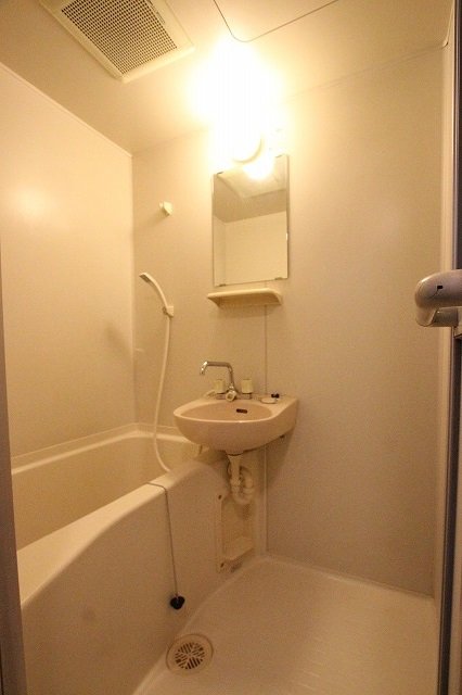 バス・シャワールーム　同物件別号室のものです。