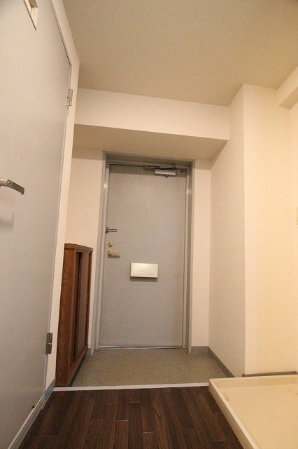 玄関　同物件別号室のものです。